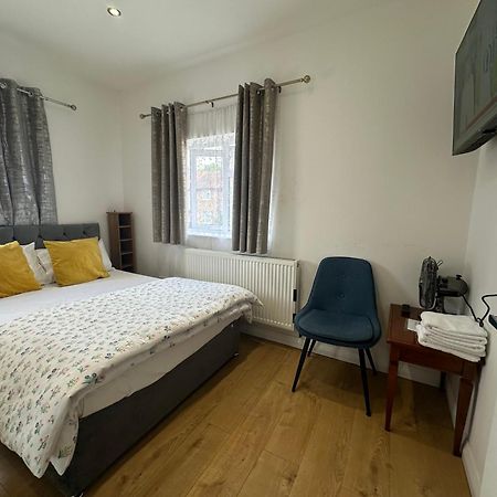 3Rd Studio Flat With Private Toilet And Bathroom Setup For Family Enjoyment 134 Keedonwood Road Bromley Eksteriør billede