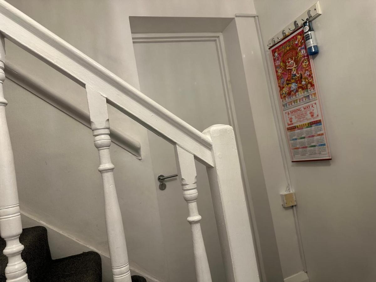 3Rd Studio Flat With Private Toilet And Bathroom Setup For Family Enjoyment 134 Keedonwood Road Bromley Eksteriør billede