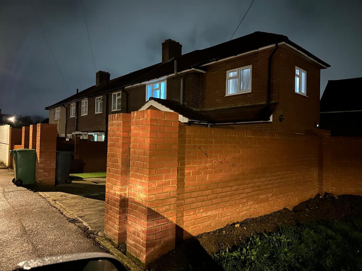3Rd Studio Flat With Private Toilet And Bathroom Setup For Family Enjoyment 134 Keedonwood Road Bromley Eksteriør billede