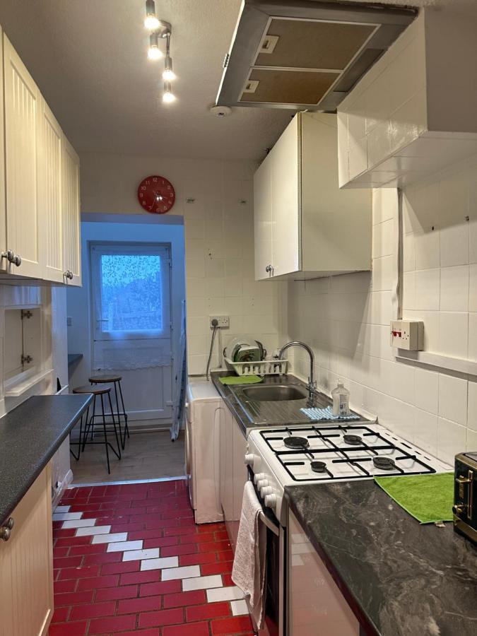 3Rd Studio Flat With Private Toilet And Bathroom Setup For Family Enjoyment 134 Keedonwood Road Bromley Eksteriør billede