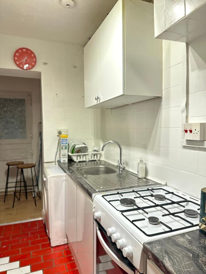 3Rd Studio Flat With Private Toilet And Bathroom Setup For Family Enjoyment 134 Keedonwood Road Bromley Eksteriør billede