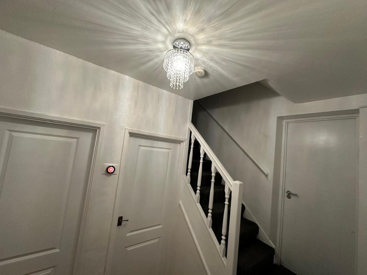 3Rd Studio Flat With Private Toilet And Bathroom Setup For Family Enjoyment 134 Keedonwood Road Bromley Eksteriør billede