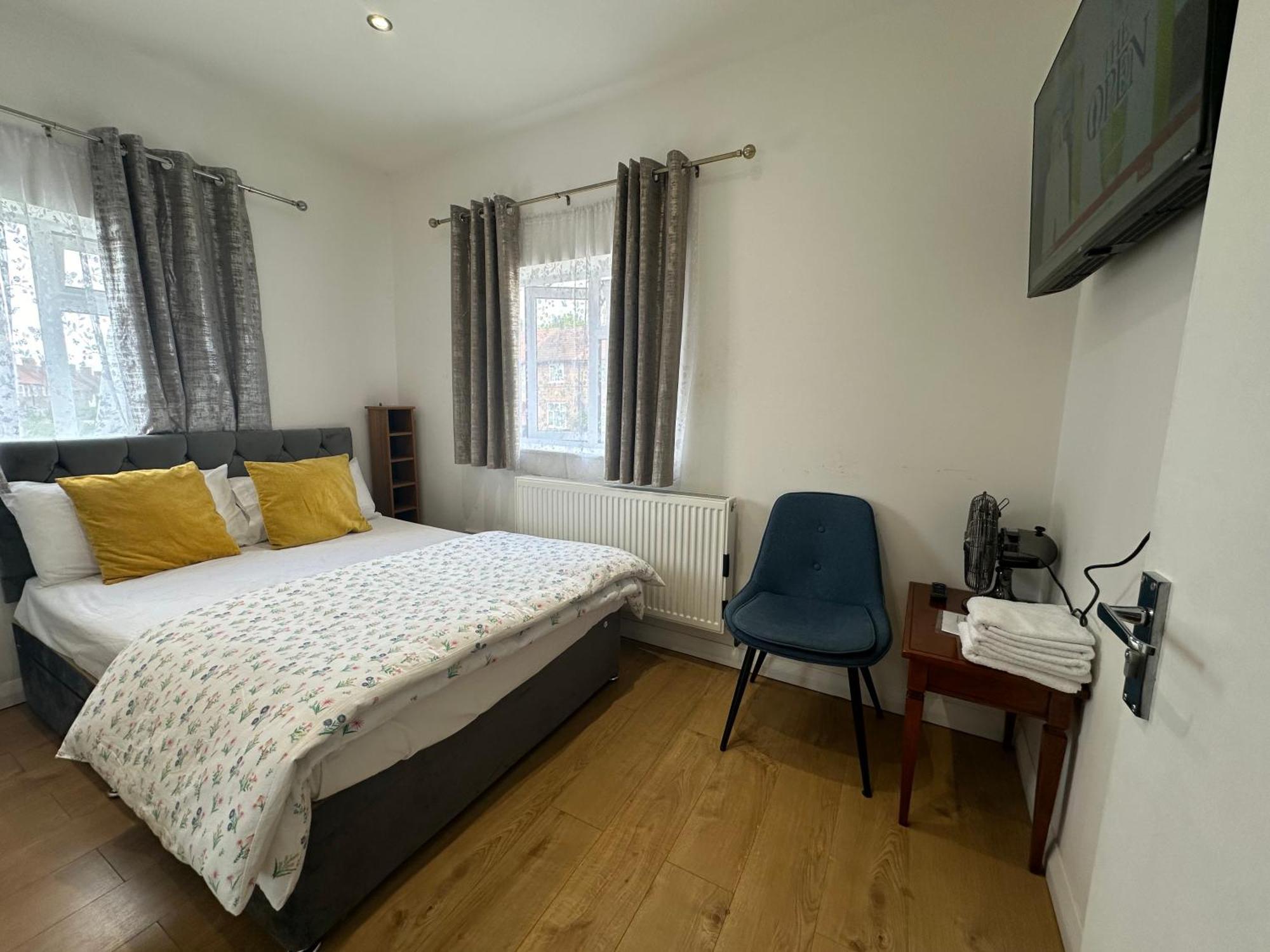 3Rd Studio Flat With Private Toilet And Bathroom Setup For Family Enjoyment 134 Keedonwood Road Bromley Eksteriør billede