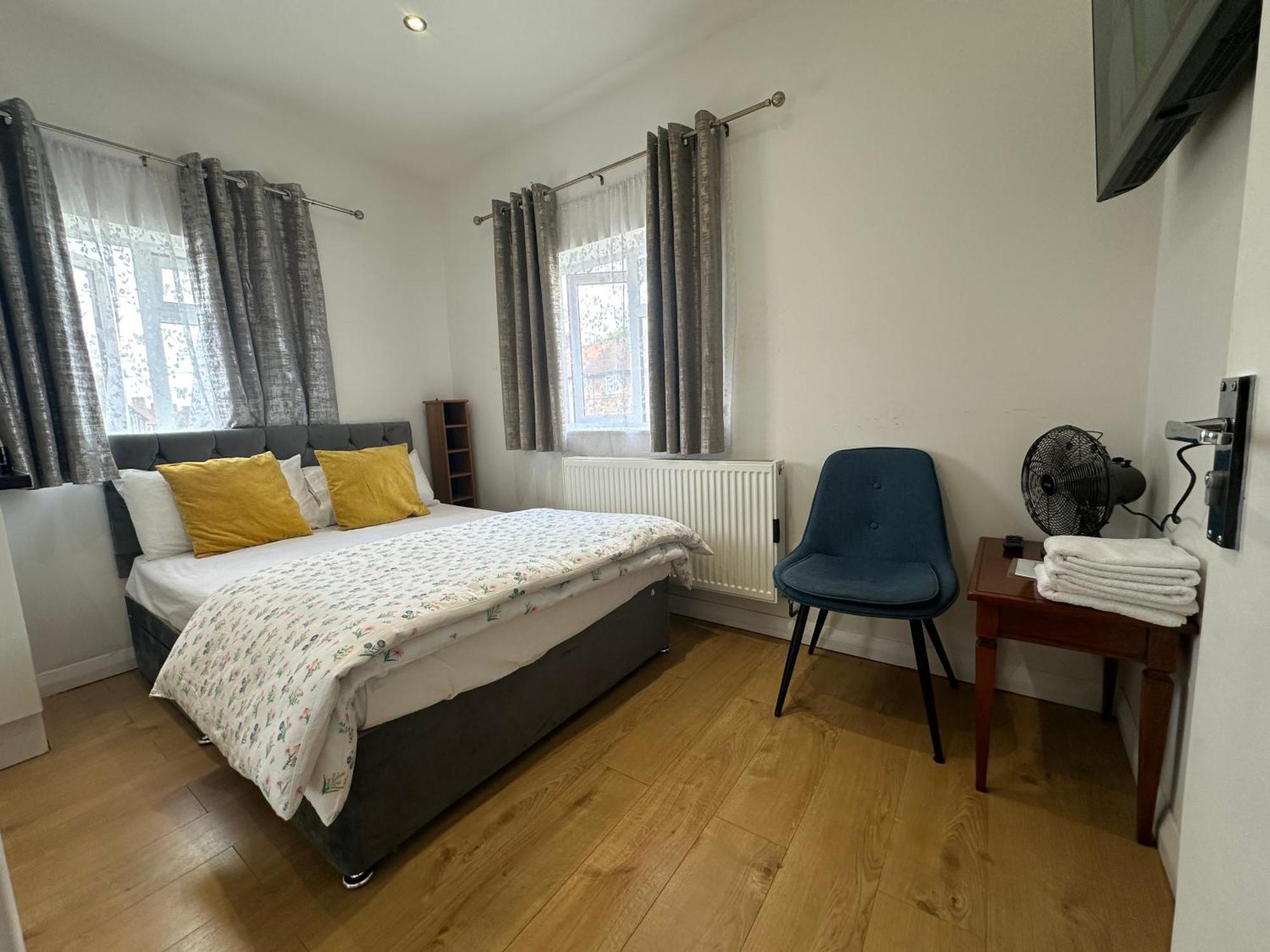 3Rd Studio Flat With Private Toilet And Bathroom Setup For Family Enjoyment 134 Keedonwood Road Bromley Eksteriør billede
